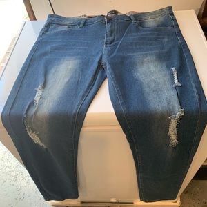 Hi, i have a pair of American Breed jeans in size 28 for sale.